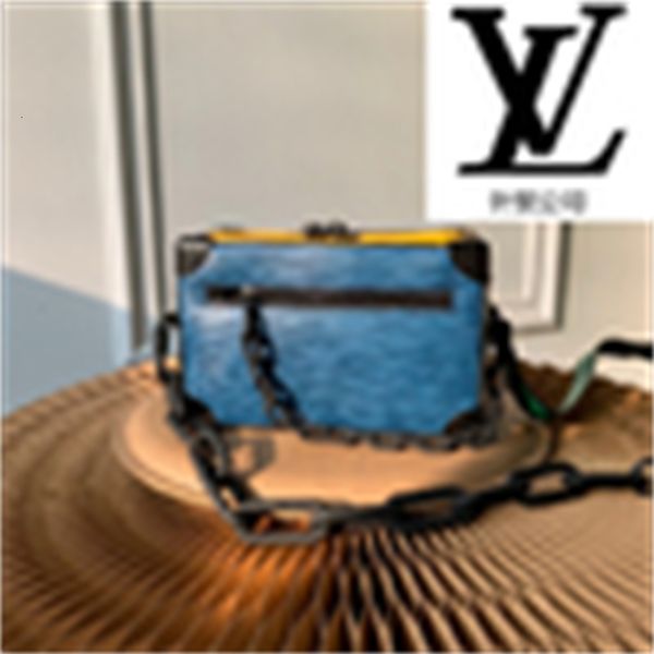 e1hs m44480 water ripple fight color chain box bag women handbags iconic bags handles shoulder bags totes cross body bag, Blue;pink
e1hs m44480 water ripple fight color chain box bag women handbags iconic bags handles shoulder bags totes cross body bag, Blue;pink