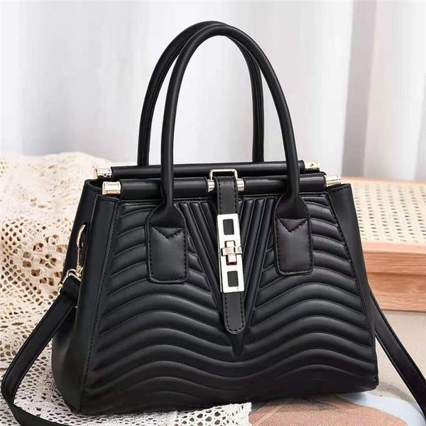 evening bags designer leather handbag for women girl fashion wave pattern messenger bag bolsa female shoulder ladies party crossbody
evening bags designer leather handbag for women girl fashion wave pattern messenger bag bolsa female shoulder ladies party crossbody
