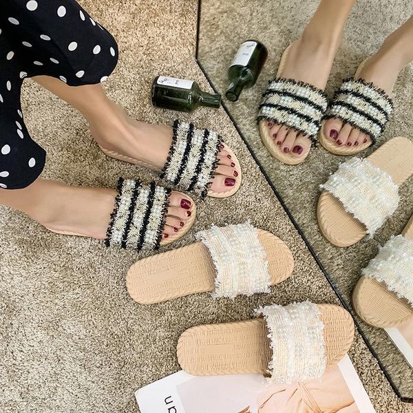 spring and summer new korean low heel pearl stripe one word wear sandals net red slippers, Black
spring and summer new korean low heel pearl stripe one word wear sandals net red slippers, Black