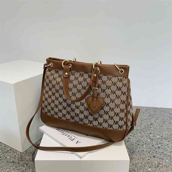 2022 factory outlet online fashionable jacquard cloth composite texture women's style noble single shoulder
2022 factory outlet online fashionable jacquard cloth composite texture women's style noble single shoulder