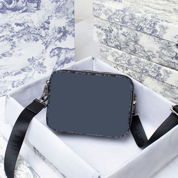 luxurys saddle bag men safari messenger bags black blue oblique embroidery pockets designers handbags vintage canvas shoulder cross-body
luxurys saddle bag men safari messenger bags black blue oblique embroidery pockets designers handbags vintage canvas shoulder cross-body
