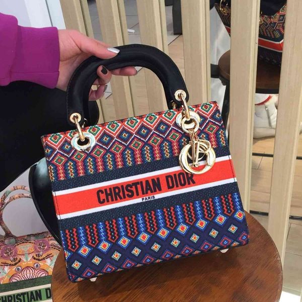 lady's bag with red embroidered thread, new retro handbag for women 2020 ysj
lady's bag with red embroidered thread, new retro handbag for women 2020 ysj