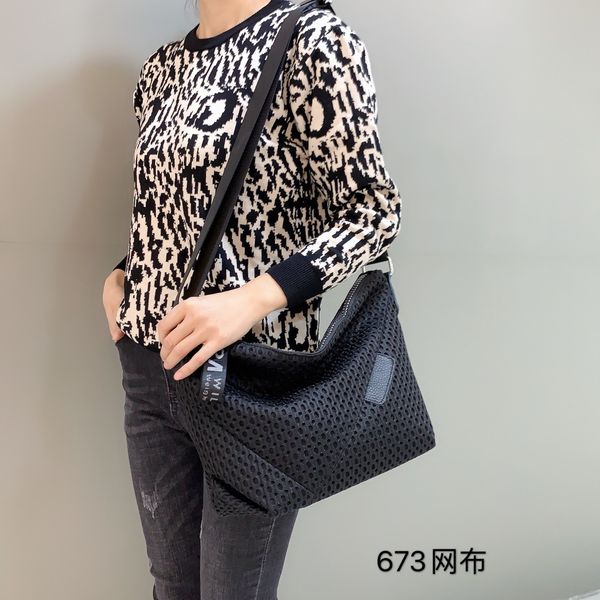 2021 spring new womens bag simple nylon bag new moon bag shoulder fashion personality lightweight crossbody fashion
2021 spring new womens bag simple nylon bag new moon bag shoulder fashion personality lightweight crossbody fashion