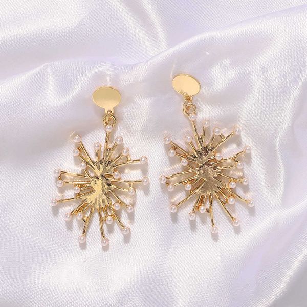 korean exaggerated creative alloy artificial pearl women's new fashion personality show sea urchin earrings, Silver 
korean exaggerated creative alloy artificial pearl women's new fashion personality show sea urchin earrings, Silver