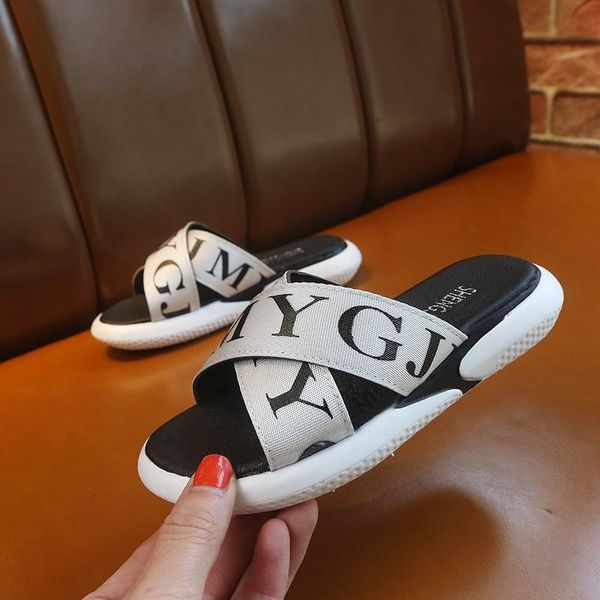 slipper boys sandals 2021 korean version of the soft bottom big children' beach shoes girls fashion non-slip slippers, Black;grey
slipper boys sandals 2021 korean version of the soft bottom big children' beach shoes girls fashion non-slip slippers, Black;grey