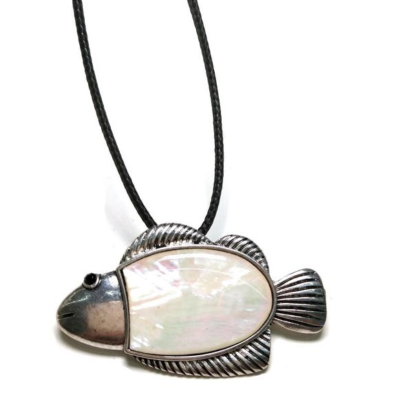 pendant necklaces 2021 shell pendants necklace charms jewelry for men women fish shape natural leather chain 30x6mm, Silver
pendant necklaces 2021 shell pendants necklace charms jewelry for men women fish shape natural leather chain 30x6mm, Silver