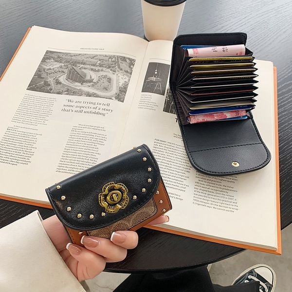 2021 korean simple small wallet women's short rivet folding color contrast multi card pocket, Red;black
2021 korean simple small wallet women's short rivet folding color contrast multi card pocket, Red;black