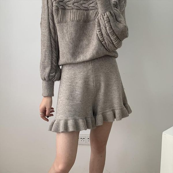 spring and autumn casual solid womens short color high waist ruffled knitted shorts, White;black
spring and autumn casual solid womens short color high waist ruffled knitted shorts, White;black
