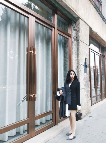 2019 spring new women contrast color stitching pleated asymmetrical blazer retro mid long suit slim fit jacket coat outerwear, Black;brown
2019 spring new women contrast color stitching pleated asymmetrical blazer retro mid long suit slim fit jacket coat outerwear, Black;brown