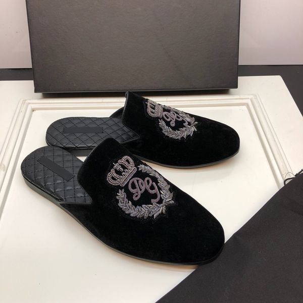 men's shoes designer hand-embroidered luxury and comfortable brand casual outdoor slippers, Red;white
men's shoes designer hand-embroidered luxury and comfortable brand casual outdoor slippers, Red;white