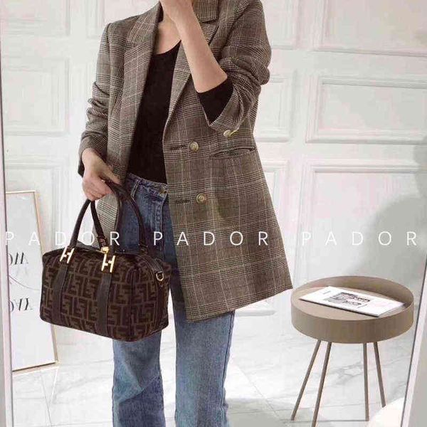 new middle ancient large capacity rice box bag, portable briefcase, one shoulder cross carrying laohua handbag zly
new middle ancient large capacity rice box bag, portable briefcase, one shoulder cross carrying laohua handbag zly