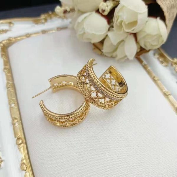 stud 2021 original brand of women's earrings, products in europe, fashion simple elaborate design, Golden;silver
stud 2021 original brand of women's earrings, products in europe, fashion simple elaborate design, Golden;silver