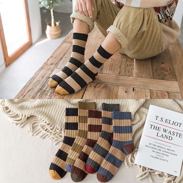 autumn and winter new casual color contrast fashion stripe thick line men's cotton socks, Black
autumn and winter new casual color contrast fashion stripe thick line men's cotton socks, Black
