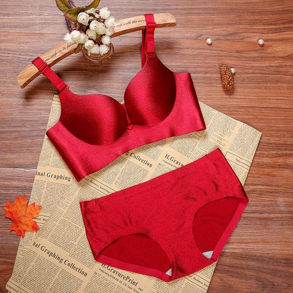 one-piece seamless horizontal brushed bra wireless four breasted deep v push up adjustable womens underwear set, Red;black
one-piece seamless horizontal brushed bra wireless four breasted deep v push up adjustable womens underwear set, Red;black
