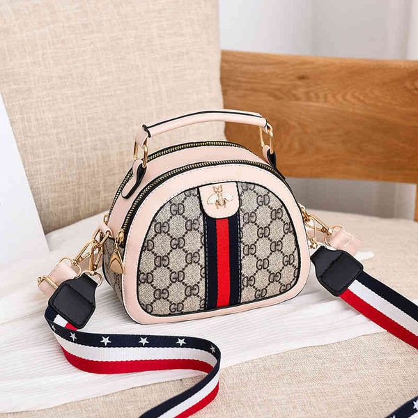 2022 designer bags small and versatile portable one shoulder messenger bag female new online popular student trendy korean version ins
2022 designer bags small and versatile portable one shoulder messenger bag female new online popular student trendy korean version ins