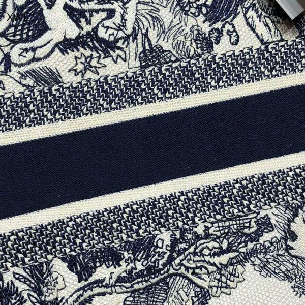 outlet classic embroidery 3d three-dimensional tiger pattern large capacity luxury shopping bag handbag handmade double-sided flower
outlet classic embroidery 3d three-dimensional tiger pattern large capacity luxury shopping bag handbag handmade double-sided flower