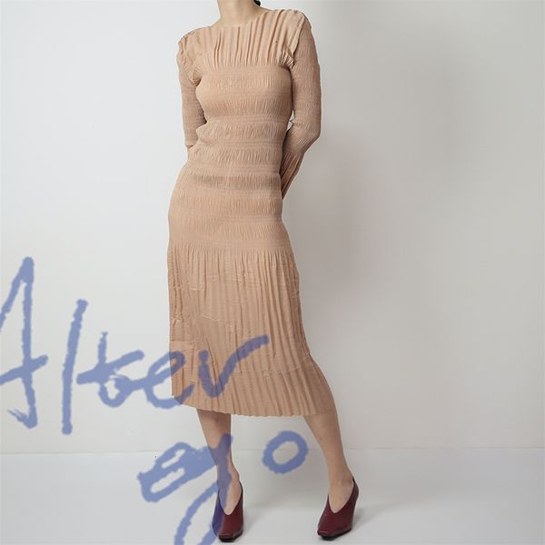2021 new winter flared sleeve women casual slash neck handmade pleated vintage slim waist french clothes vps7, Black;gray
2021 new winter flared sleeve women casual slash neck handmade pleated vintage slim waist french clothes vps7, Black;gray