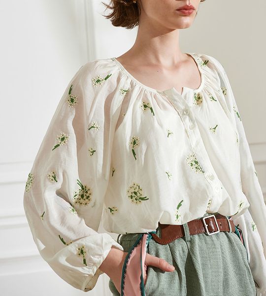 2021 new puff long sleeve beige cotton blouses shirts women floral embriodery transparent autumn blouse blusas z97w, Black;brown
2021 new puff long sleeve beige cotton blouses shirts women floral embriodery transparent autumn blouse blusas z97w, Black;brown