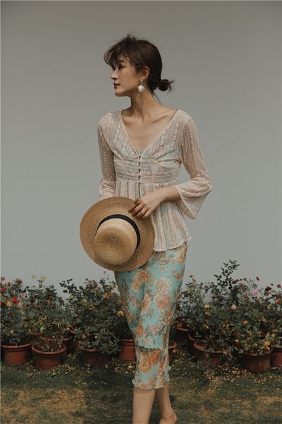 2021 new see through summer cardigan sheer women flare sleeve v neck korean lace ladies transparent blouse gno2, White
2021 new see through summer cardigan sheer women flare sleeve v neck korean lace ladies transparent blouse gno2, White