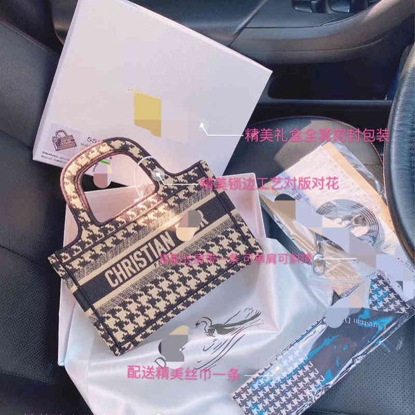 handbag new women's retro embroidery canvas mini lock shopping large capacity portable one shoulder crossbody zly{category}designer bag
handbag new women's retro embroidery canvas mini lock shopping large capacity portable one shoulder crossbody zly{category}designer bag