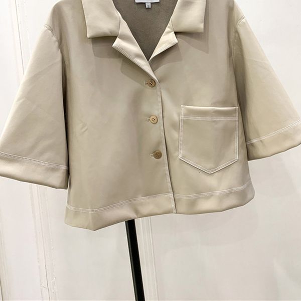 2021 new moda feminina de couro curto blusa turn down collar single-breasted senhora ol camisa feminino escritrio wear bolso superior novo t, Black
2021 new moda feminina de couro curto blusa turn down collar single-breasted senhora ol camisa feminino escritrio wear bolso superior novo t, Black