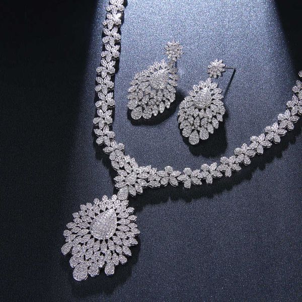 bettyue new fashion exaggerated noble aaa zirconia necklace and long earring for female attend party fascinating jewelry set h1022, Silver
bettyue new fashion exaggerated noble aaa zirconia necklace and long earring for female attend party fascinating jewelry set h1022, Silver