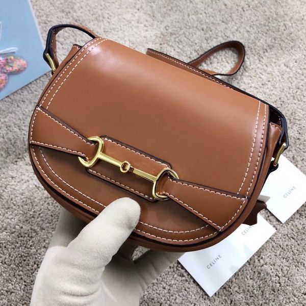 2021 new semicircle simple versatile korean fashion shoulder bag leisure retro saddle small messenger luxurys designers bagsysj
2021 new semicircle simple versatile korean fashion shoulder bag leisure retro saddle small messenger luxurys designers bagsysj