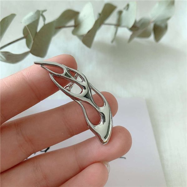 hbp korean fashion niche design metal hollow flame one-piece stud earbone clip men's and women's earrings, Silver
hbp korean fashion niche design metal hollow flame one-piece stud earbone clip men's and women's earrings, Silver
