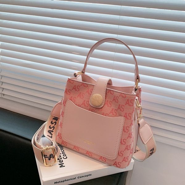 designer handbags summer small women's 2021 new fashion broadband messenger , printed stitched portable bucket bag
designer handbags summer small women's 2021 new fashion broadband messenger , printed stitched portable bucket bag