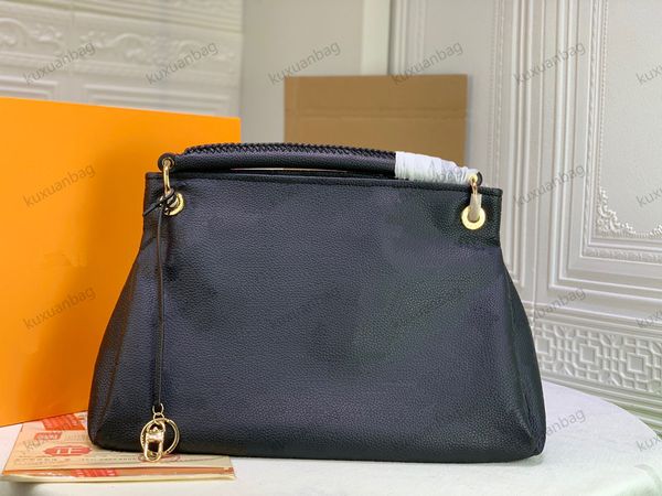 lady handbag luxury designer bag fashion shopping bag large capacity easy to carry a variety of color
lady handbag luxury designer bag fashion shopping bag large capacity easy to carry a variety of color