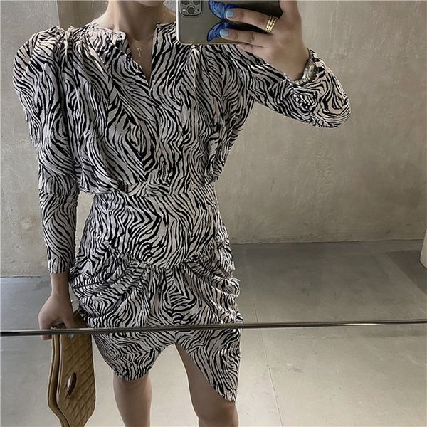 2021 new manga comprida estampa de zebra feminina vestido irregular com decote em v im43, Black;gray
2021 new manga comprida estampa de zebra feminina vestido irregular com decote em v im43, Black;gray