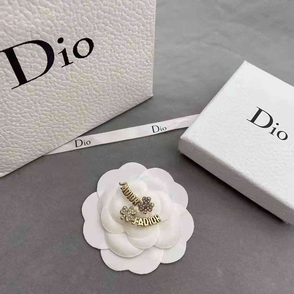 earrings fashion luxury designer jewelry d family letter temperament goddess model sense full diamond love clover, Golden
earrings fashion luxury designer jewelry d family letter temperament goddess model sense full diamond love clover, Golden