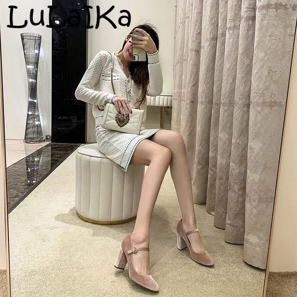 dress shoes 2021 ladies spring autumn retro solid color suede round toe word buckle with thick heel casual office work mary jane, Black
dress shoes 2021 ladies spring autumn retro solid color suede round toe word buckle with thick heel casual office work mary jane, Black