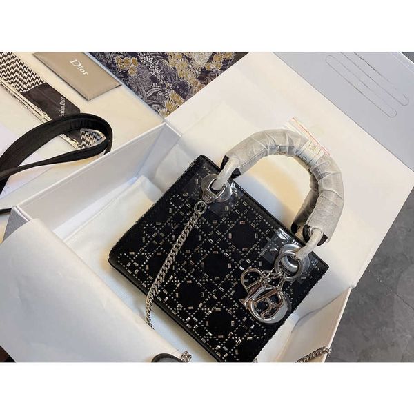 wholesale small lady's princess's women's leather hand fashion lingge chain one shoulder messenger bag full set luxuryss desi
wholesale small lady's princess's women's leather hand fashion lingge chain one shoulder messenger bag full set luxuryss desi