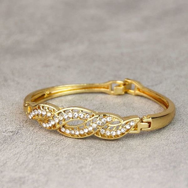 neovisson trendy golden arabic crystal bangle set thin twist cuff bracelet for women algerian ethnic wedding jewelry gift 2020 q0719, Black
neovisson trendy golden arabic crystal bangle set thin twist cuff bracelet for women algerian ethnic wedding jewelry gift 2020 q0719, Black