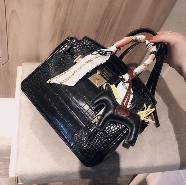 2021 luxury designers brand leather fashion women bags handbags ladies tote crossbody shoulder bag purse -a3492, Red;black
2021 luxury designers brand leather fashion women bags handbags ladies tote crossbody shoulder bag purse -a3492, Red;black