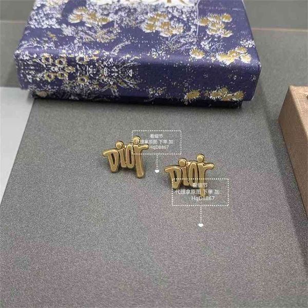 2021 luxury designer jewelry studs, female letters, bronze earrings, 2021 star, the same family, tiktok live tape., Silver
2021 luxury designer jewelry studs, female letters, bronze earrings, 2021 star, the same family, tiktok live tape., Silver