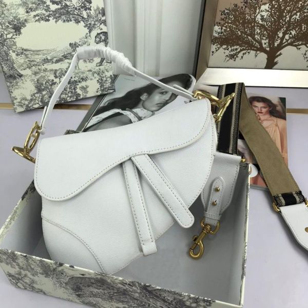 evening bags niche design advanced sense female summer 2021 trendy fashion one-shoulder messenger small western style
evening bags niche design advanced sense female summer 2021 trendy fashion one-shoulder messenger small western style