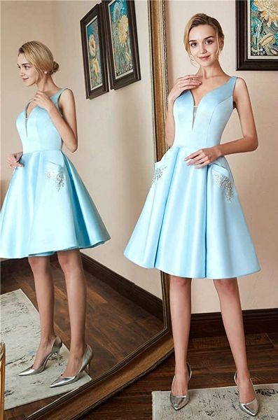 satin knee length homecoming dresses a line short prom dress with beaded pockets lace up back v neckline bride party cocktail girls' gr, Blue;pink
satin knee length homecoming dresses a line short prom dress with beaded pockets lace up back v neckline bride party cocktail girls' gr, Blue;pink