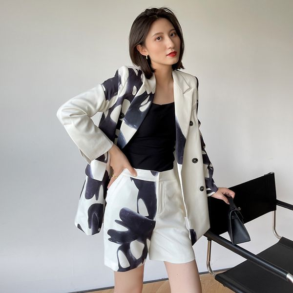 women's two piece pants printed vintage autumn 2021 women's long sleeved jacket and shorts two piece street suit, White
women's two piece pants printed vintage autumn 2021 women's long sleeved jacket and shorts two piece street suit, White