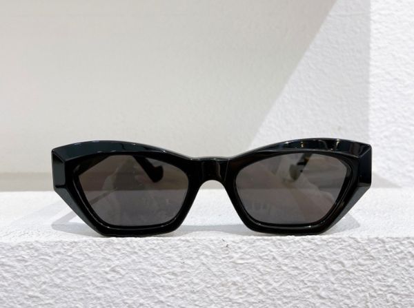 40027 geometric cat eye sunglasses for women black/grey lens gafas de sol fashion sun glasses shades uv400 protection eyewear with box, White;black
40027 geometric cat eye sunglasses for women black/grey lens gafas de sol fashion sun glasses shades uv400 protection eyewear with box, White;black