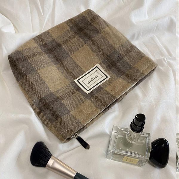 cosmetic bags & cases winter woolen plaid contrast color large-capacity bag women fashion clutch travel pouch make up storage
cosmetic bags & cases winter woolen plaid contrast color large-capacity bag women fashion clutch travel pouch make up storage