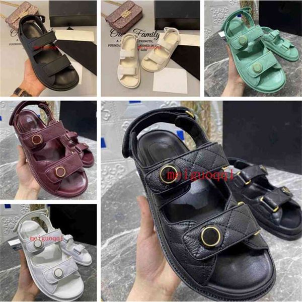 early spring of 2021, size plaid platform sandals for men and women is 35-40, plus the original box, Black
early spring of 2021, size plaid platform sandals for men and women is 35-40, plus the original box, Black