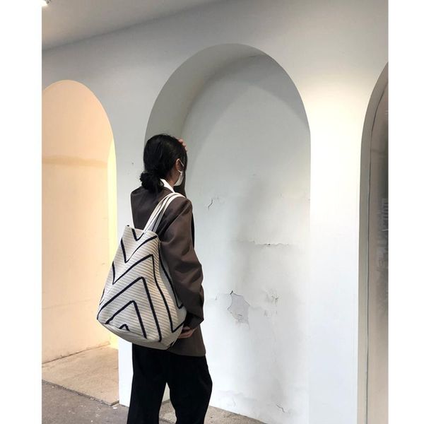 duffel bags blue striped large-capacity bag, zigzag pattern fine knit one-shoulder shopping bag female traval tote
duffel bags blue striped large-capacity bag, zigzag pattern fine knit one-shoulder shopping bag female traval tote