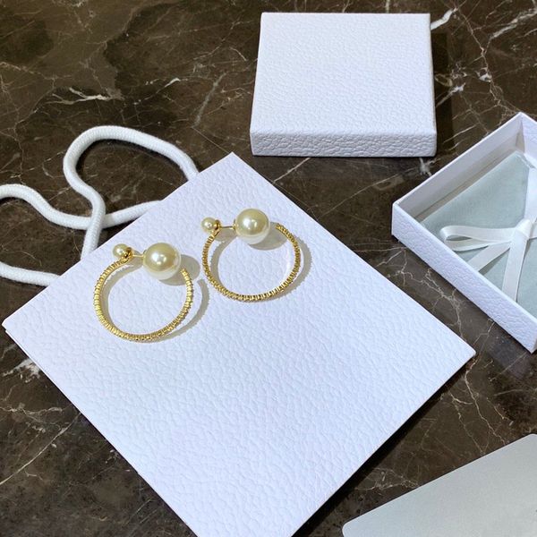 c2052 minimalistic modelling europe and america street takes big circle earring girl to show face have no ear hole to wear ear clip, Golden;silver
c2052 minimalistic modelling europe and america street takes big circle earring girl to show face have no ear hole to wear ear clip, Golden;silver