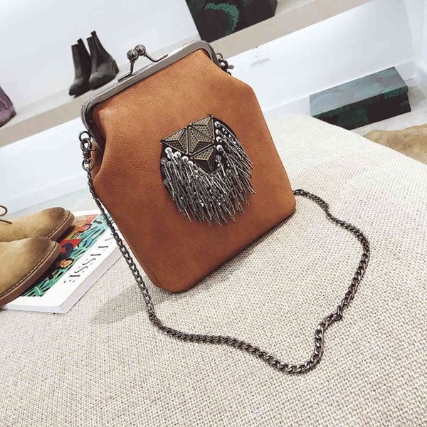 a.early spring 2018 new fashion pillow bag punk heavy metal iron clip mouth single shoulder diagonal span women's, Black;red
a.early spring 2018 new fashion pillow bag punk heavy metal iron clip mouth single shoulder diagonal span women's, Black;red
