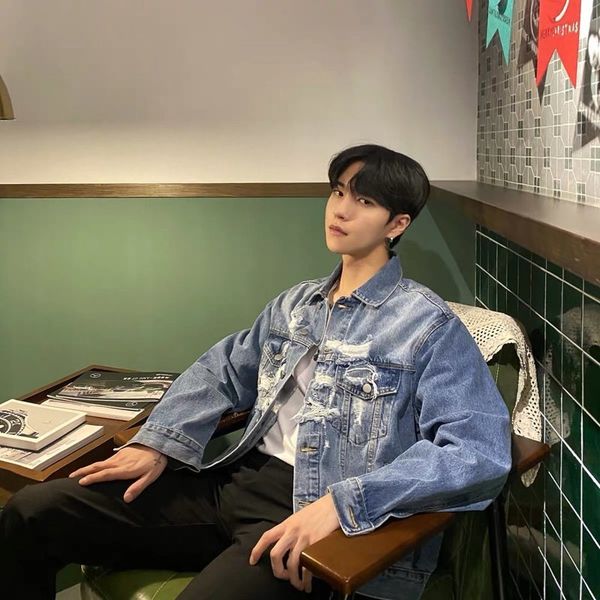 2021 new anti-war ripped hand-sanded removable double-looped tannin men women lovers vetements jacket bvzk, Black
2021 new anti-war ripped hand-sanded removable double-looped tannin men women lovers vetements jacket bvzk, Black