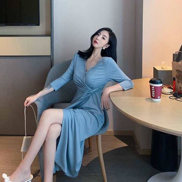 2021 spring women elegant solid v-neck dress vintage lady casual three quarter dress casual female split long vestidos, Black;gray
2021 spring women elegant solid v-neck dress vintage lady casual three quarter dress casual female split long vestidos, Black;gray