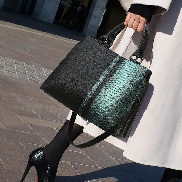 evening bags 100% genuine leather 2021 fashion ladies large capacity messenger shoulder bag designer handbags high quality
evening bags 100% genuine leather 2021 fashion ladies large capacity messenger shoulder bag designer handbags high quality