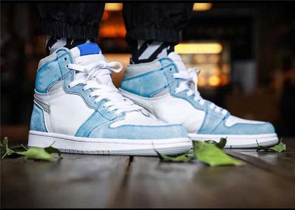 2021 special edition jumpman 1 high og hyper royal basketball shoes mens womens trainers sports sneakers full size
2021 special edition jumpman 1 high og hyper royal basketball shoes mens womens trainers sports sneakers full size